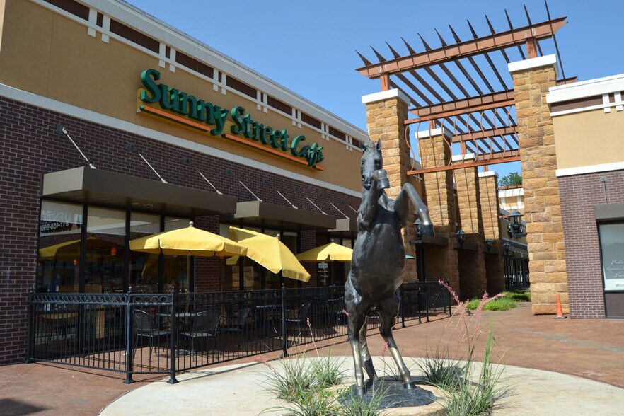 More Photos Of 1314 S Main St, Weatherford Unknown For Lease