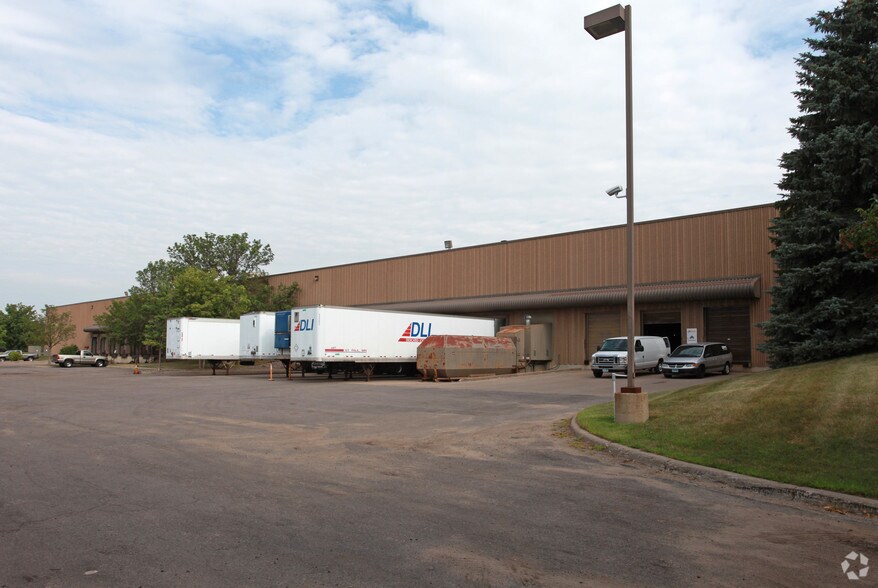 More Photos Of 7509 Boone Ave N, Brooklyn Park Distribution For Lease