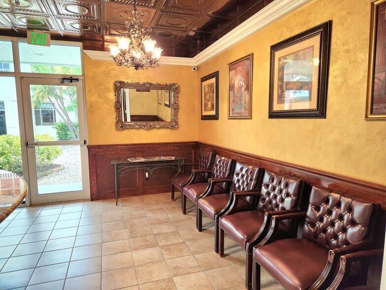 More Photos Of 681 Goodlette Rd N, Naples Medical For Lease