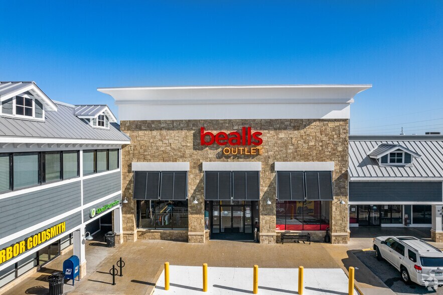 More Photos Of 648-698 Bald Eagle Dr, Marco Island Unknown For Lease