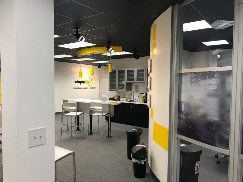More Photos Of 405 S Washington Blvd, Mundelein Office For Sale