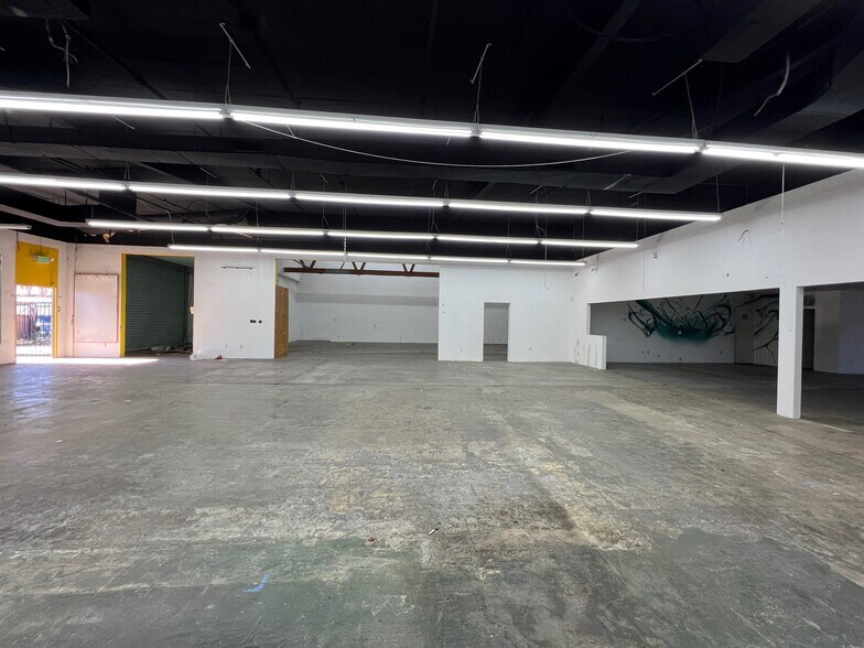 More Photos Of 3049 La Cienega Blvd, Culver City Warehouse For Lease