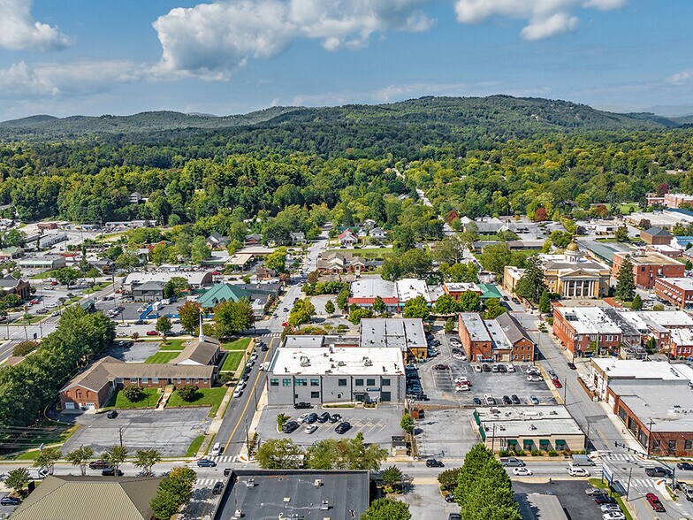 More Photos Of 101 E Allen St, Hendersonville Medical For Lease