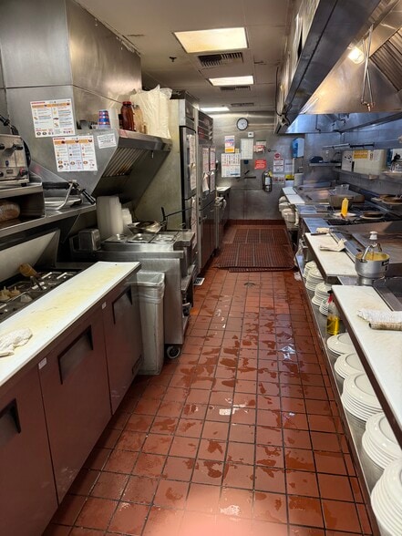 More Photos Of 471 S Indian Canyon Dr, Palm Springs Restaurant For Sale