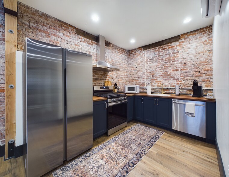 More Photos Of 220 6th St, Wallace Restaurant For Sale