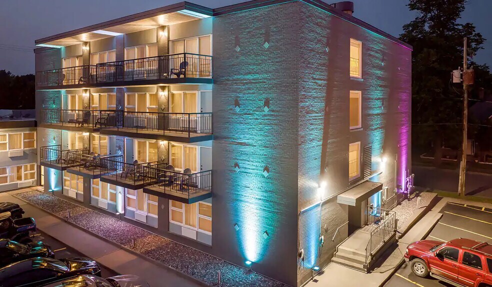 More Photos Of 70 N Stevens St, Rhinelander Hotel For Sale