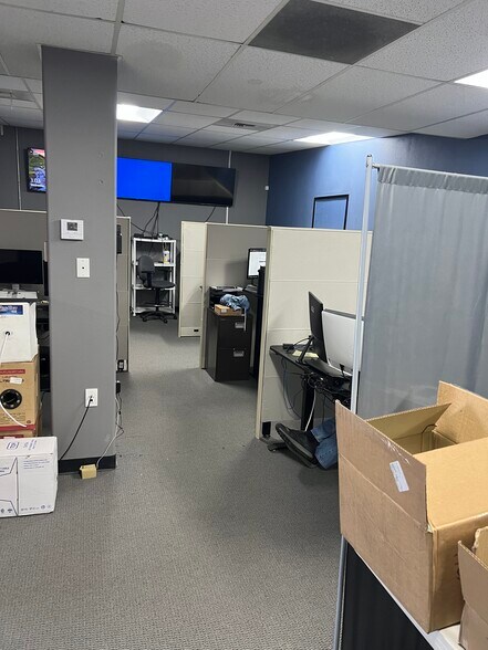 More Photos Of 8139 Center St, La Mesa Showroom For Lease