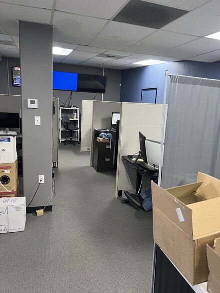 More Photos Of 8139 Center St, La Mesa Showroom For Lease