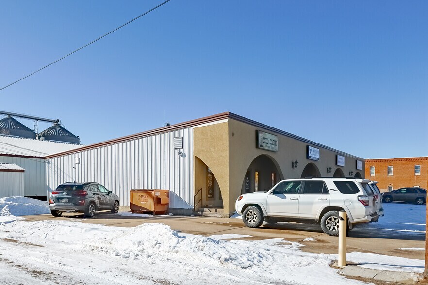 More Photos Of 218 Edison St, Brush Storefront For Lease