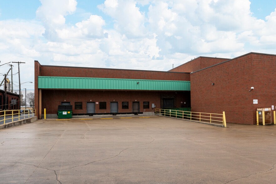 More Photos Of 22 N 1st St, Newark Light Distribution For Sale