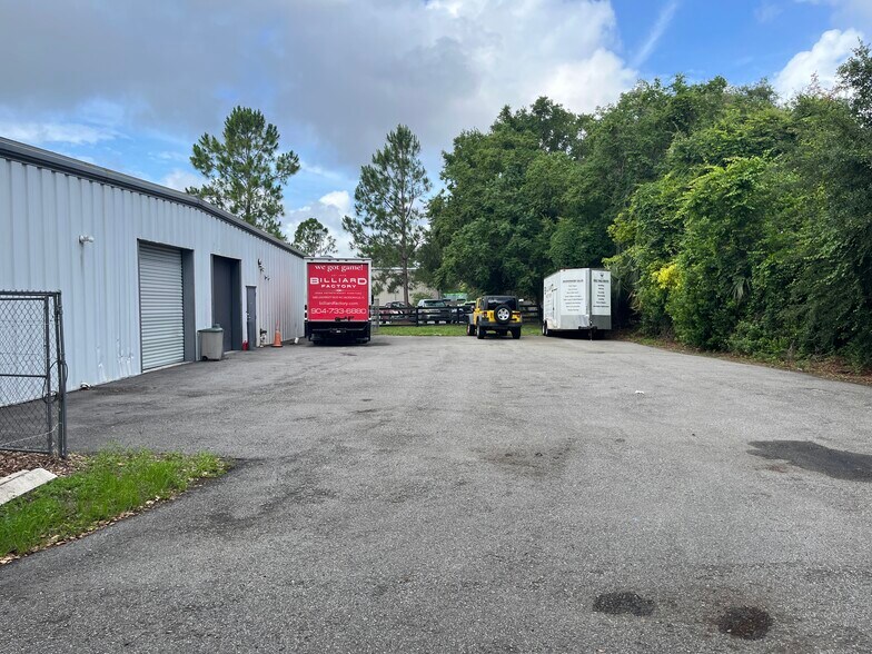 More Photos Of 5585 University Blvd W, Jacksonville Storefront Retail Office For Sale