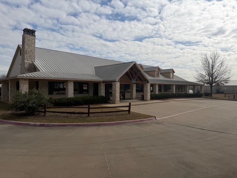 Primary Photo Of 7301 Commercial Blvd E, Arlington Office For Lease