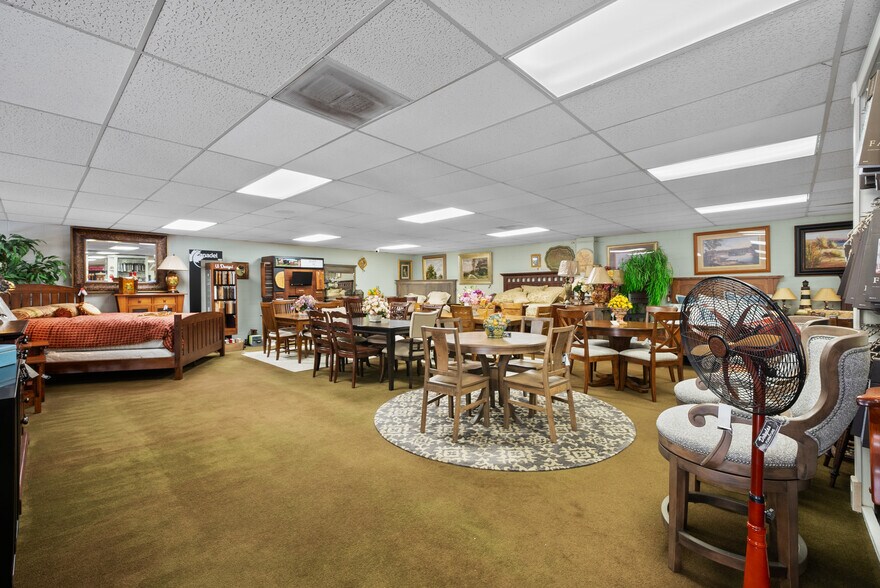 More Photos Of 23661 Newhall Ave, Santa Clarita Freestanding For Sale