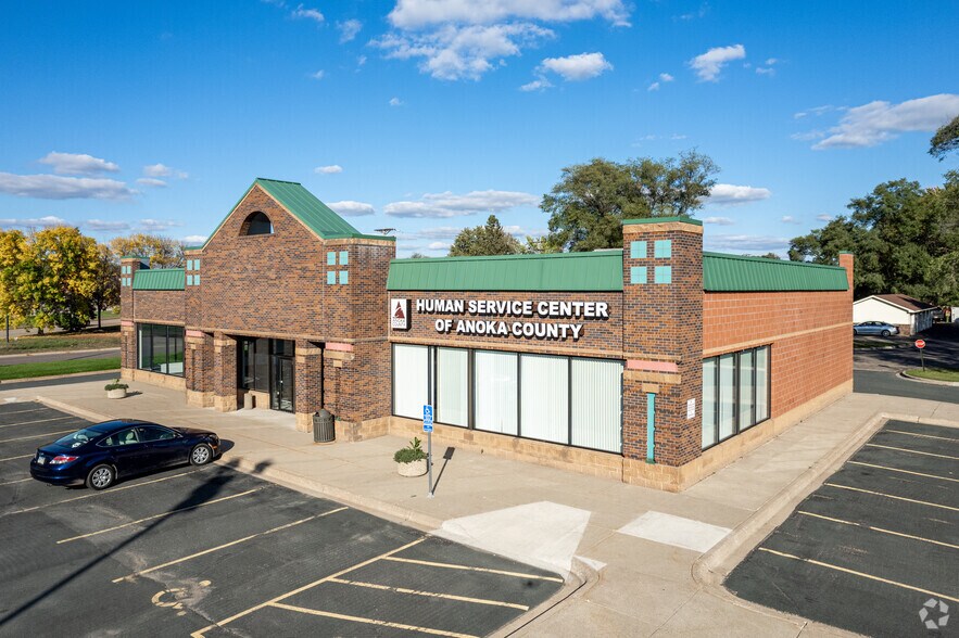 More Photos Of 9141-9175 S Highway Dr, Circle Pines Storefront For Lease