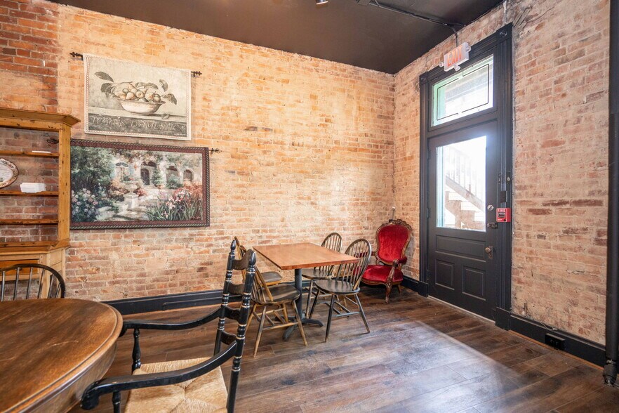 More Photos Of 2015 Madison rd, Cincinnati Storefront Retail Residential For Lease