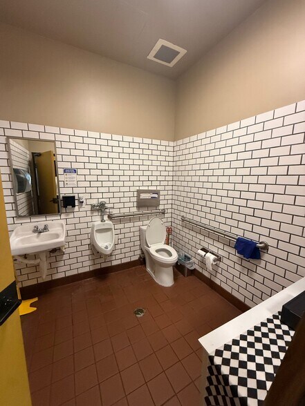 More Photos Of 535-611 W Main St, Alhambra Storefront Retail Office For Lease