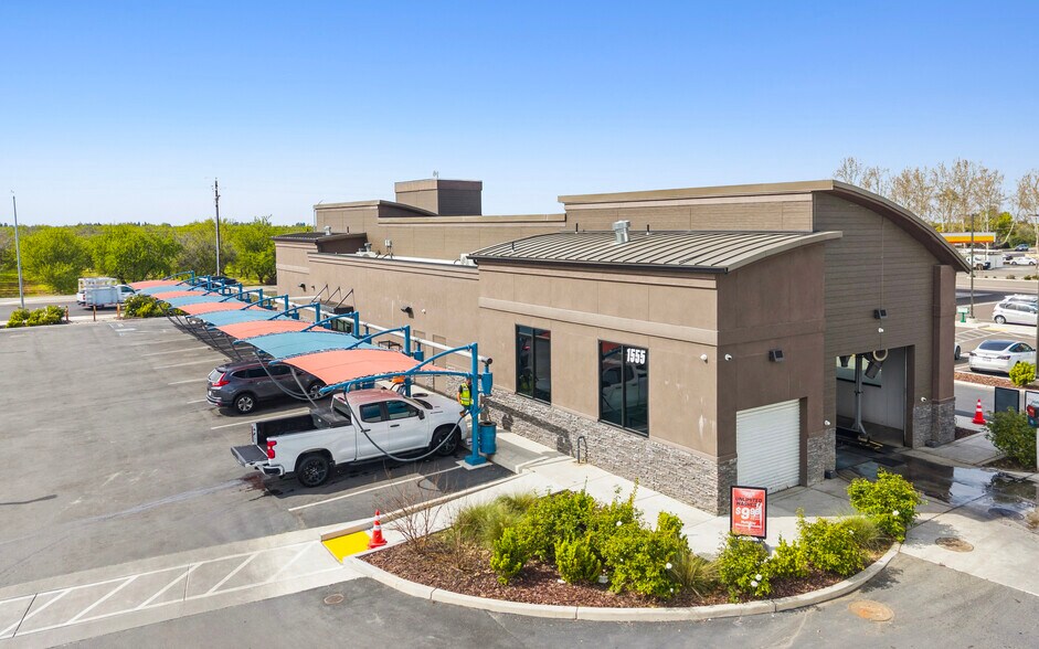 More Photos Of 1555 Canal Blvd, Ripon General Retail For Sale