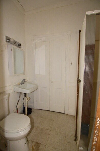 More Photos Of 241 N 7th St, Allentown Storefront Retail Office For Lease