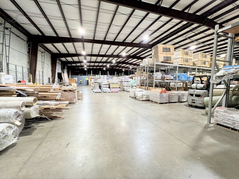 More Photos Of 21019 Spring Towne Dr, Spring Showroom For Lease