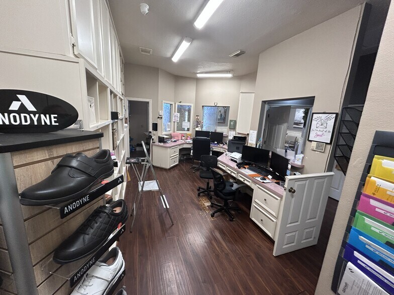 More Photos Of 331-347 E Parkwood Ave, Friendswood Medical For Lease