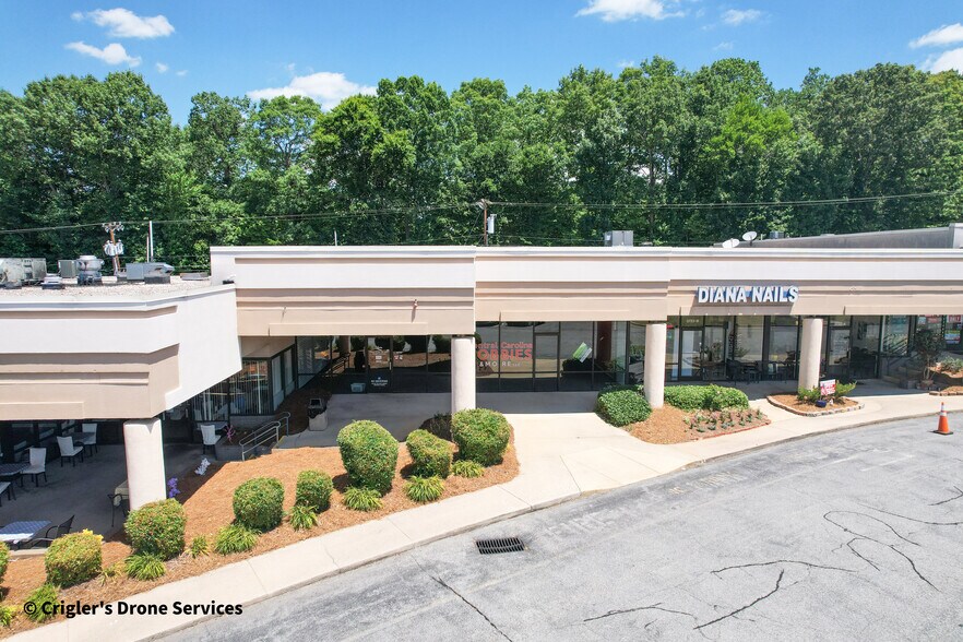 More Photos Of 3716-3728 Battleground Ave, Greensboro Unknown For Lease