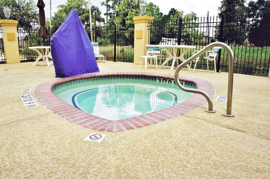 More Photos Of 415 Fm 1960 Rd E, Houston Hotel For Sale