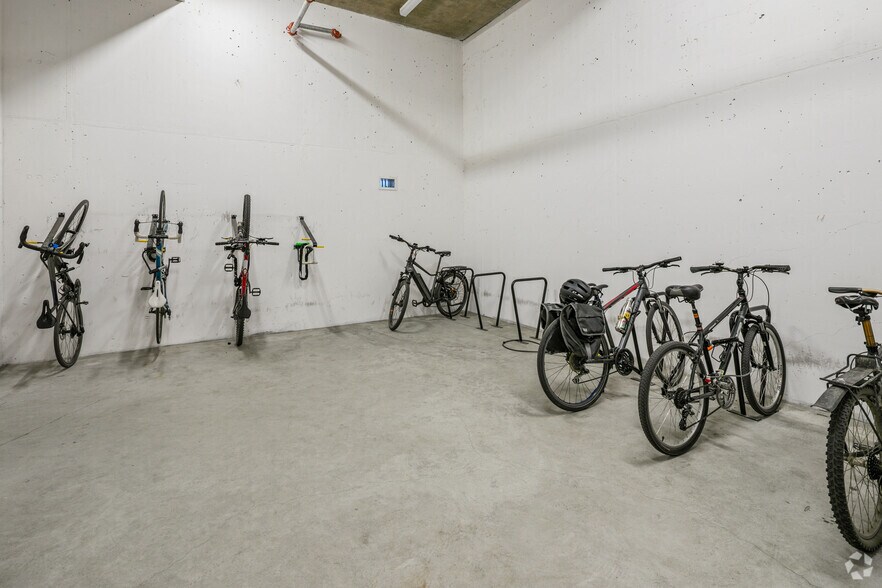 More Photos Of 1700 Dickson Av, Kelowna Unknown For Lease