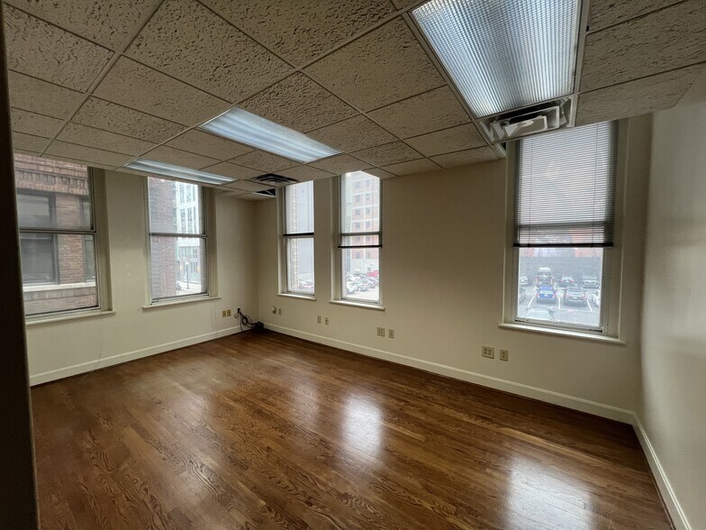 More Photos Of 114 E Eighth St, Cincinnati Loft Creative Space For Lease