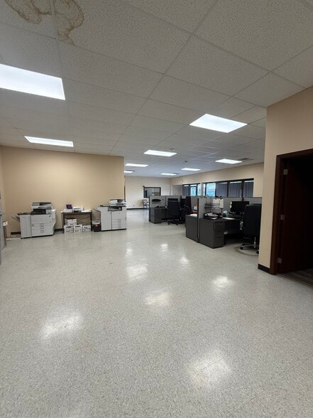 More Photos Of 909 W 70th St, Shreveport Warehouse For Sale