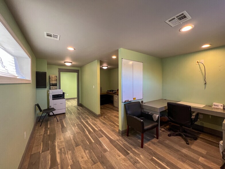 More Photos Of 39509 I-55 Service Rd, Ponchatoula Light Distribution For Lease