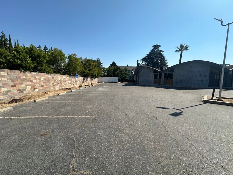 More Photos Of 316 W F St, Oakdale Storefront Retail Office For Lease