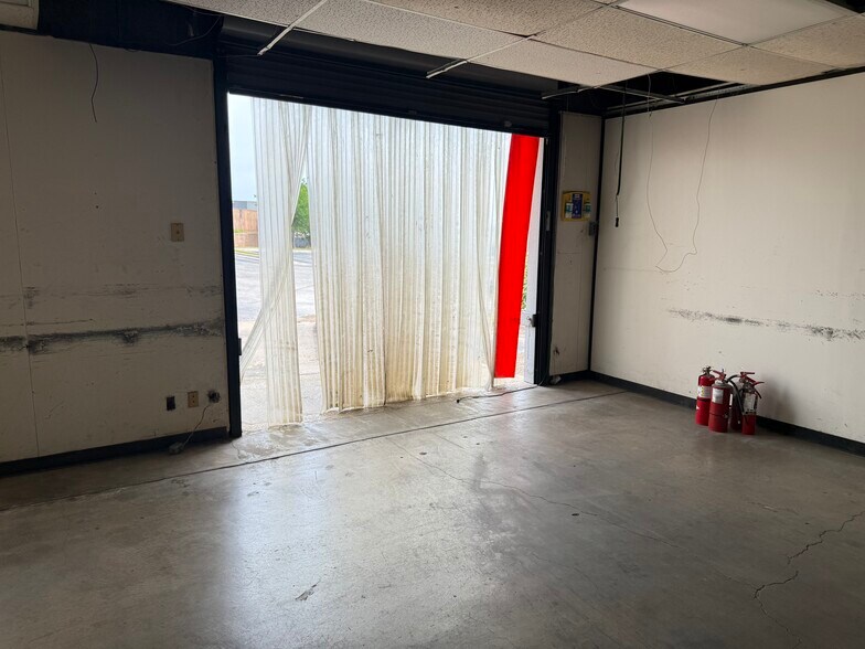 More Photos Of 1606 Headway Cir, Austin Light Manufacturing For Lease
