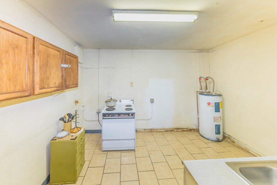 More Photos Of 5239 Atlantic Ave, Long Beach Freestanding For Sale