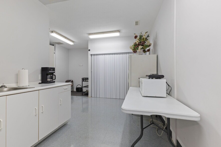 More Photos Of 5195 Commerce Cir, Indianapolis Industrial For Sale