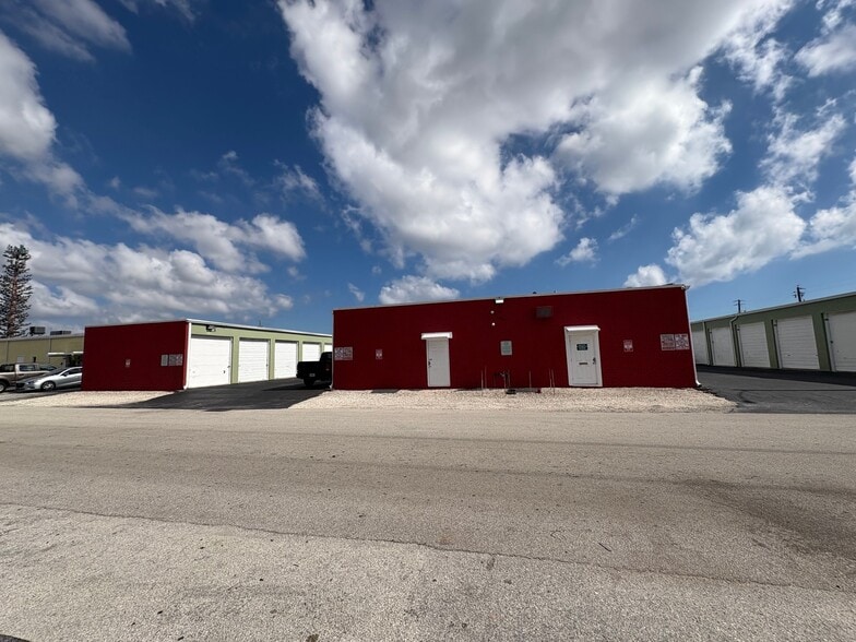 More Photos Of 4800 NE 11th Ave, Oakland Park Self Storage For Sale