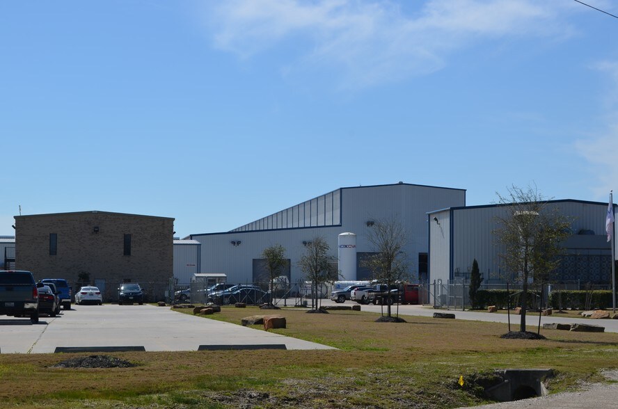 More Photos Of 1411 Transport Dr, Baytown Manufacturing For Lease