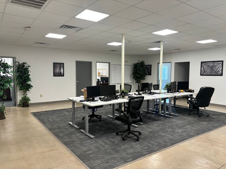 More Photos Of 320 NE 39th Ter, Oklahoma City Flex For Lease