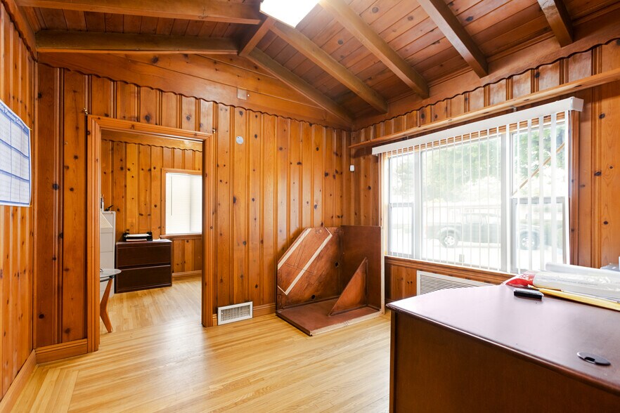 More Photos Of 635 Veile Ave, Beaumont Office For Sale