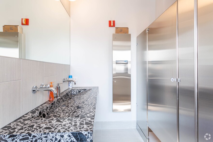 More Photos Of 55 Fifth Ave, New York Office For Lease