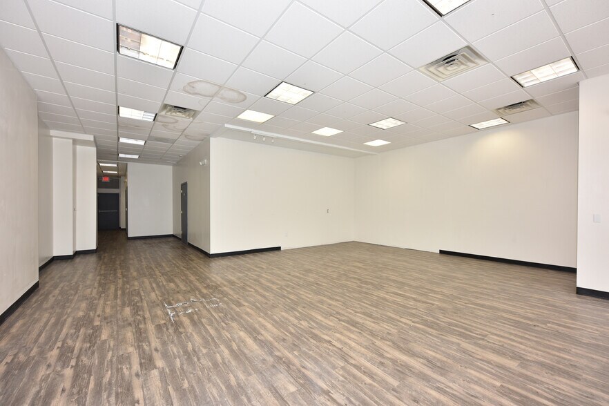 More Photos Of 4001-4015 N Oakland Ave, Milwaukee Apartments For Lease