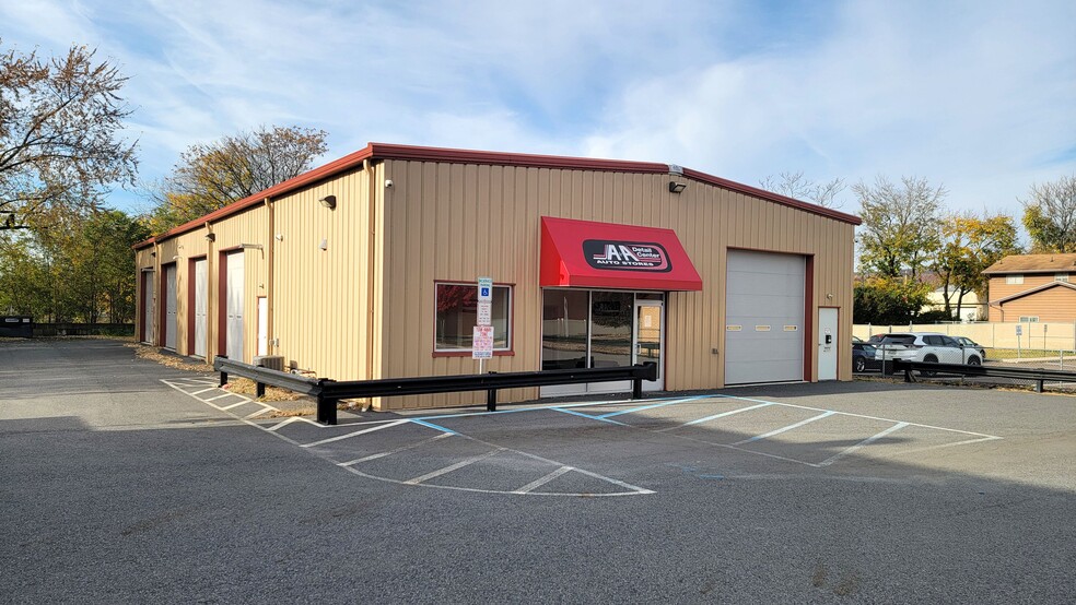 Primary Photo Of 29 Carle St, Kingston General Retail For Lease