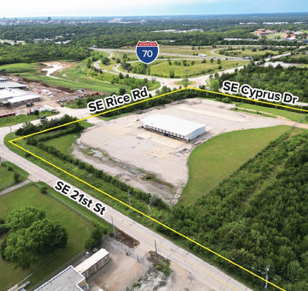 More Photos Of 2000 SE Rice Rd, Topeka Truck Terminal For Lease