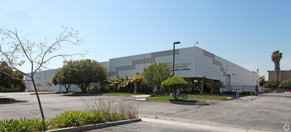 More Photos Of 11915-11937 Wicks St, Sun Valley Warehouse For Lease