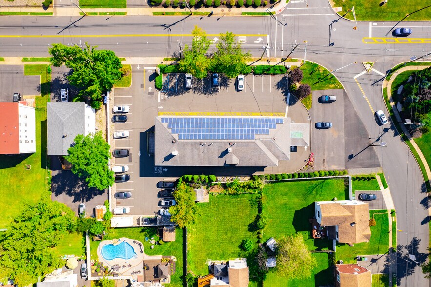 More Photos Of 800 Inman Ave, Colonia General Retail For Lease