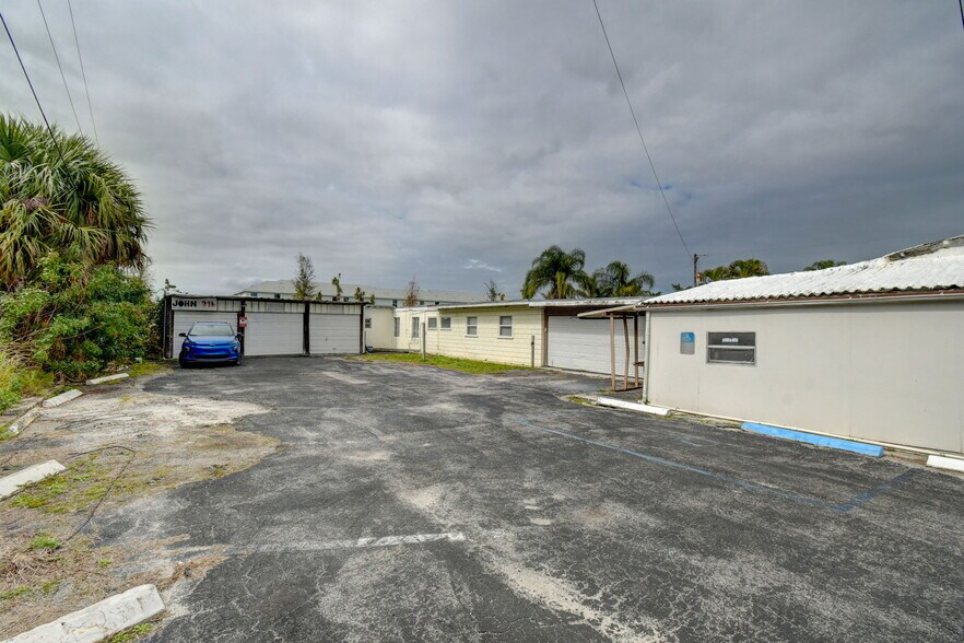 More Photos Of 5989 S US Highway 1, Fort Pierce Storefront For Sale