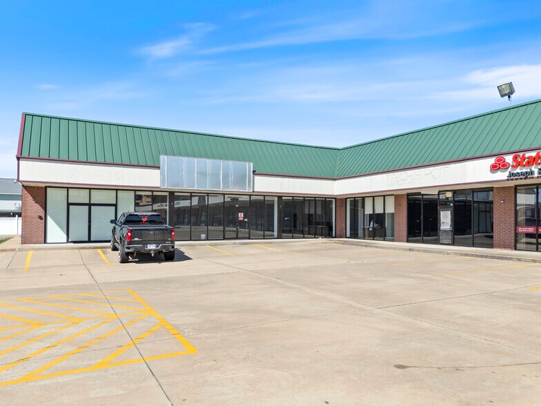 More Photos Of 2213-2217 Fayetteville Rd, Van Buren Storefront For Lease