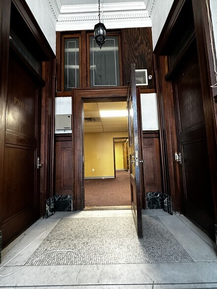 More Photos Of 418 Grand St, Paterson Self Storage For Lease