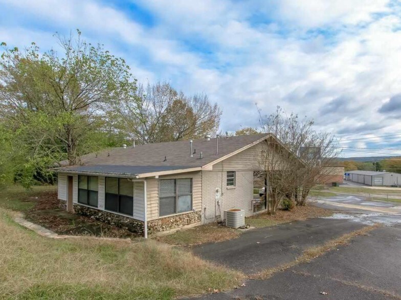 Primary Photo Of 140 Amity Rd, Hot Springs Office For Sale
