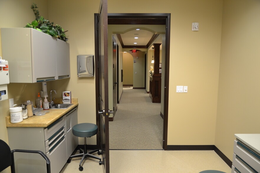 More Photos Of 19701 Kingwood Dr, Kingwood Office For Sale