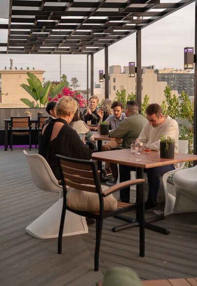 More Photos Of 521-527 W 7th St, Los Angeles Coworking Space
